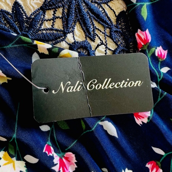 Floral Sleeveless Jumpsuit with Back Embroidery Detail NEW Small - Picture 10 of 10